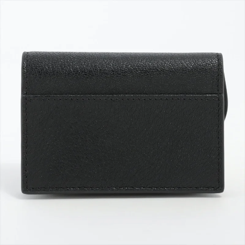 Unveil Luxury with Dior’s Designer BagsChristian Dior Saddle Leather Cardcase Black Earl