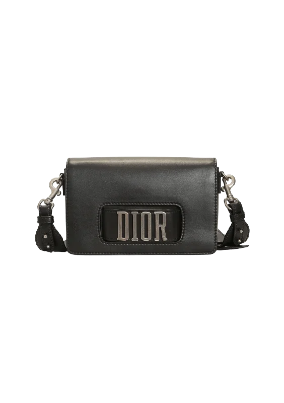 Classic and Chic: Dior’s Signature BagsDIOREVOLUTION CROSSBODY BAG