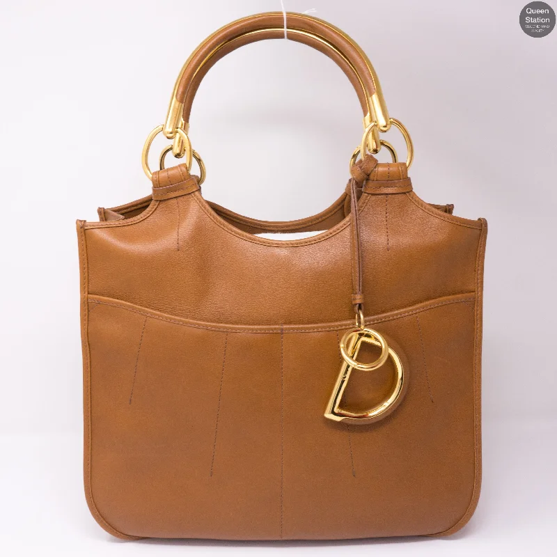 Timeless Fashion with Dior HandbagsDior 61 Tote