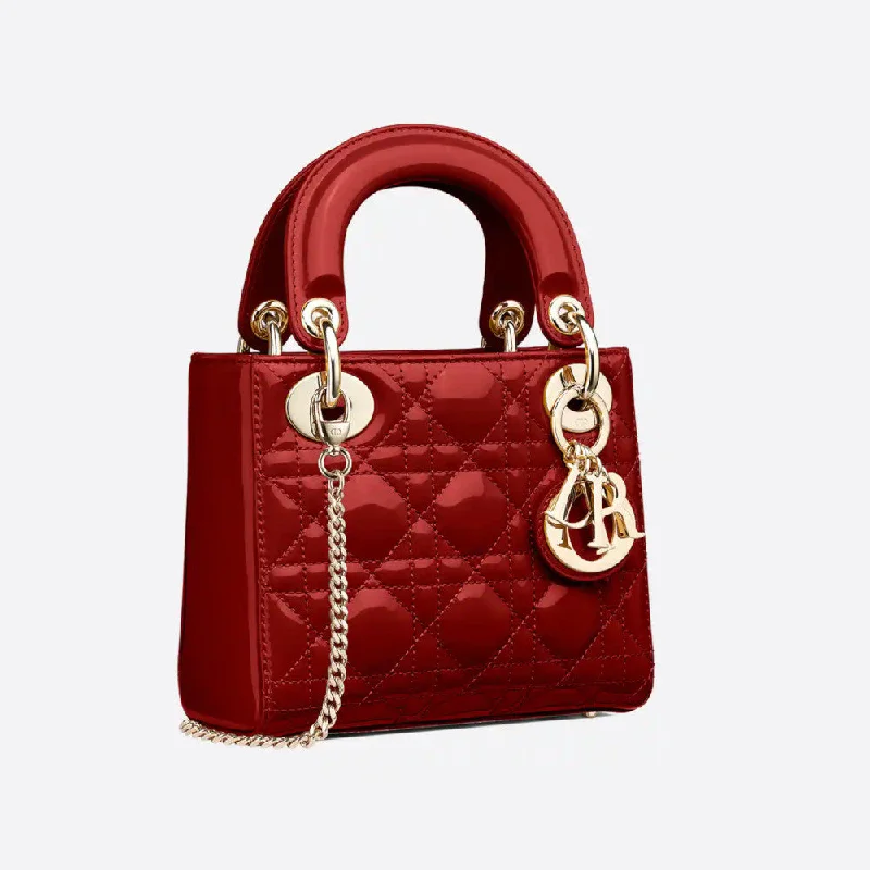 Effortless Style: The Dior BagMINI LADY DIOR BAG