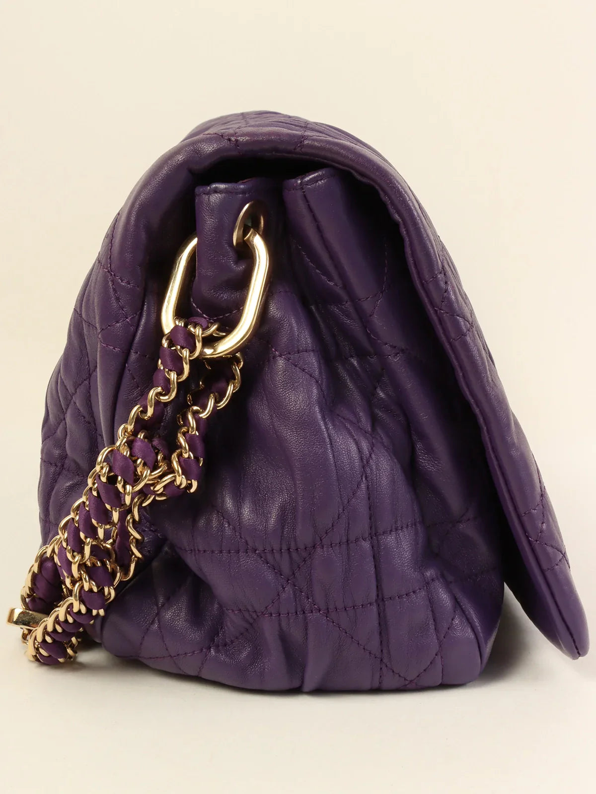 Sophisticated Elegance: Dior’s Latest BagsDIOR Cannage Stitch Shoulder Bag Purple