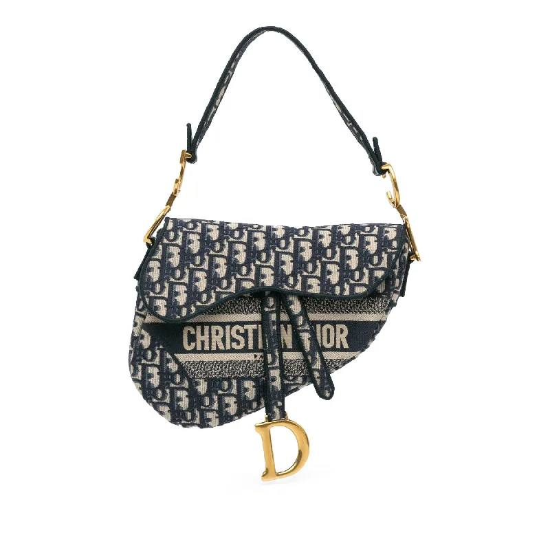 Indulge in the Luxury of Dior BagsDior Medium Oblique Saddle (SHG-zUQnx2)