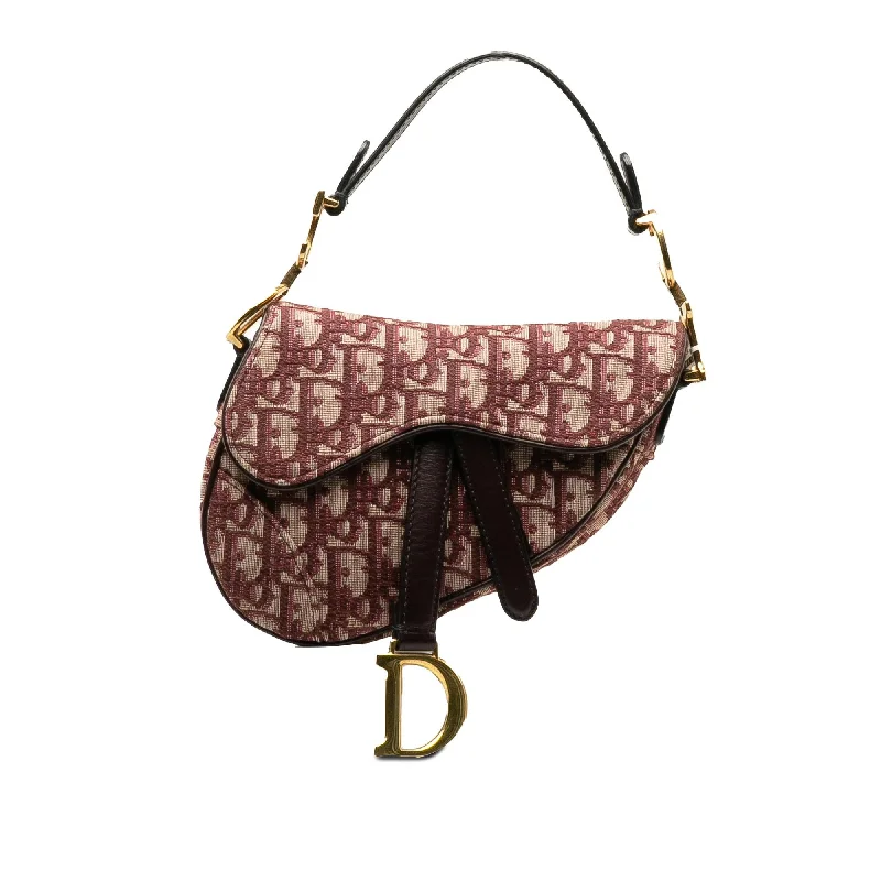 Dior Bags: Crafted for the Modern WomanDior Mini Oblique Saddle (SHG-5dLCoo)