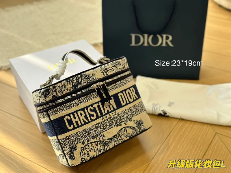 Define Your Style with Dior HandbagsDior Beauty Handbag Cosmetic Bag