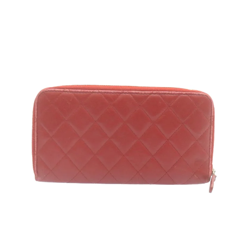 Chanel Holiday Edition Bag -CHANEL Matelasse Wallet Lamb Skin Red CC Auth am2154gA